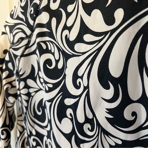 Avalanche Base Layer Black and White Quarter Zip- women’s large - Picture 4 of 8